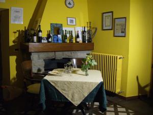 A restaurant or other place to eat at La Locanda di Castromediano