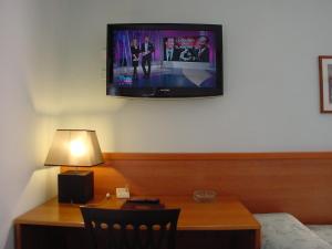 TV a/nebo společenská místnost v ubytování Hotel Don Abbondio
