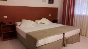 Łóżko lub łóżka w pokoju w obiekcie Hotel Torres Touriño