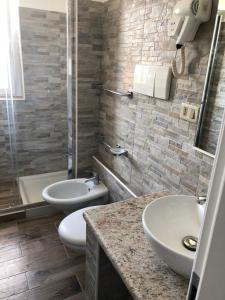 Koupelna v ubytování Hotel Malpensafiera