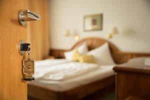 Postel nebo postele na pokoji v ubytování Hotel Kanz