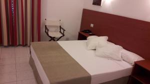 Łóżko lub łóżka w pokoju w obiekcie Hotel Torres Touriño