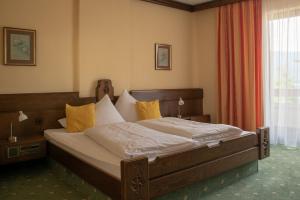 Postel nebo postele na pokoji v ubytování Hotel Kanz