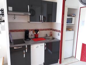 Una cocina o kitchenette en Cap Esterel Agay St Raph