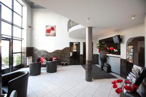 Lobbyn eller receptionsområdet på Kyriad Limoges Sud - Feytiat