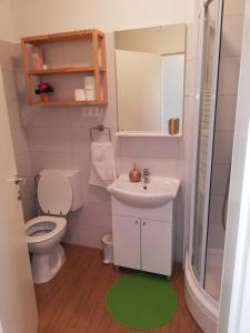 Ένα μπάνιο στο Marula Apartment