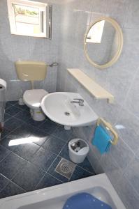 Kúpeľňa v ubytovaní Almissa + 22 fotografií