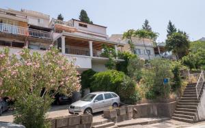 a silver car parked in front of a building at Tea Two Apartman in Neum
