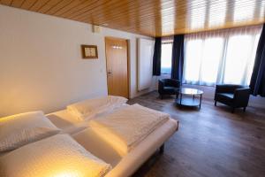 Postel nebo postele na pokoji v ubytování Hotel Restaurant Simplon
