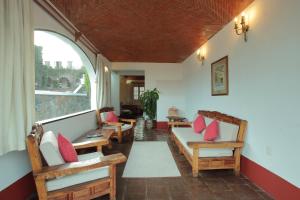 Posada del Tepozteco - Hotel & Gallery的休息区