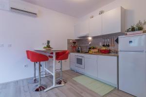 Kuchyň nebo kuchyňský kout v ubytování Apartment Danijela I