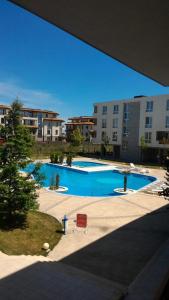 Bazén v ubytování Tatyana Apartment nebo v jeho okolí