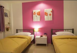 Postel nebo postele na pokoji v ubytování Noble House Chiangmai