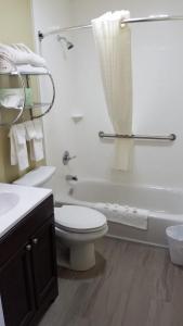 ห้องน้ำของ DuPont Suites - Louisville - St. Matthews