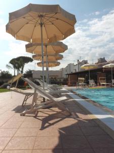Бассейн в Hotel Ristorante Al Canto delle Sirene или поблизости
