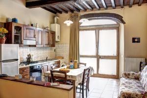 A kitchen or kitchenette at Casa Billi