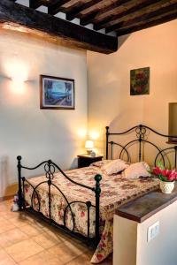 a bedroom with a black bed in a room at Casa Billi in Figline Valdarno