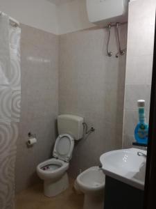 a bathroom with a toilet and a sink at Casa Solemare in Torre Lapillo
