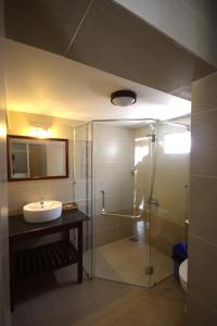 Kylpyhuone majoituspaikassa Xin Chao Hotel