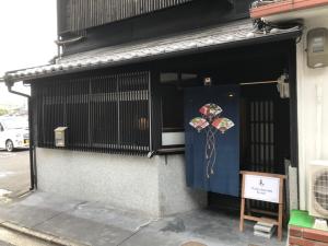 a building with a kite painted on the side of it at LiB PLUS Kyoto Maiko Han-inn in Kyoto
