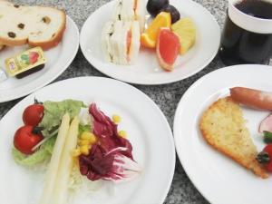 Jídlo v hotelu nebo okolí + 16 fotografií