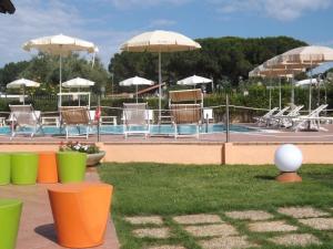 Бассейн в Hotel Ristorante Al Canto delle Sirene или поблизости