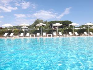 Бассейн в Hotel Ristorante Al Canto delle Sirene или поблизости
