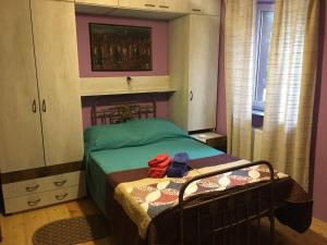 Ein Bett oder Betten in einem Zimmer der Unterkunft Whole Elite Apartment for Rent 1-5 person on Ave Rustaveli