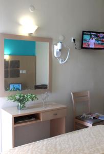 TV a/nebo společenská místnost v ubytování Thassos Hotel