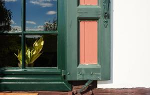 a green window with a potted plant inside of it at Hotel,Herberg & Appartementen de Smidse in Epen +42 photos