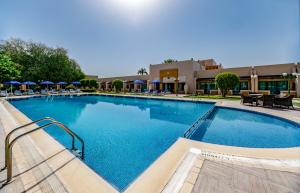 Piscina di Golden Tulip Nizwa Hotel o nelle vicinanze