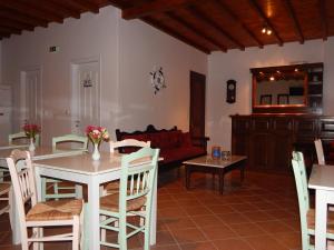 Reštaurácia alebo iné gastronomické zariadenie v ubytovaní Nisiotiko house in Tinos near the beach