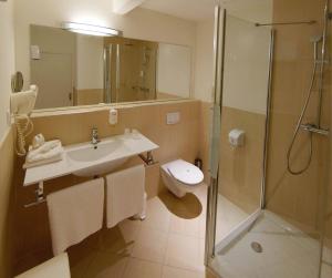 Phòng tắm tại Le Clocher de Rodez Centre Gare