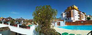 The swimming pool at or close to Pueblo Blanco