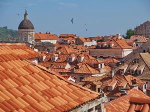 Nespecifikovaný výhled na destinaci Dubrovník nebo výhled na město při pohledu z penzionu