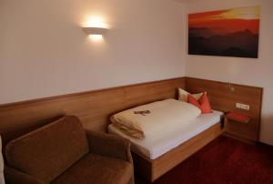 Postel nebo postele na pokoji v ubytování Hotel Garni Lawens