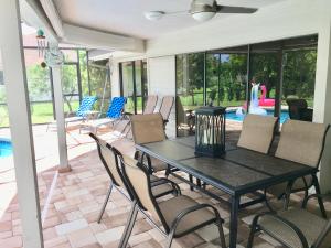 Bazén v ubytování VILLA BELLY in Naples nebo v jeho okolí