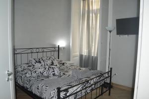 Łóżko lub łóżka w pokoju w obiekcie Petros Room Camere
