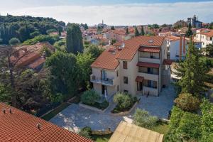 an aerial view of a house with a yard at Apartments Paulino in Rovinj