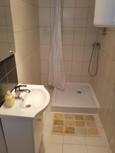 a bathroom with a sink and a bath tub at Apartments Mara in Novi Vinodolski