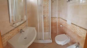 Koupelna v ubytování Hotel Luana