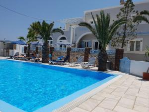 Bazén v ubytování Alkyon Hotel nebo v jeho okolí