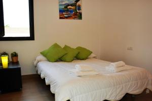 Posteľ alebo postele v izbe v ubytovaní Villa Sitges La Calma 10 minutes drive Sitges 2 minutes walk Garraf Park AC