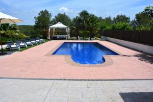 Bazén v ubytovaní Villa Sitges La Calma 10 minutes drive Sitges 2 minutes walk Garraf Park AC alebo v jeho blízkosti