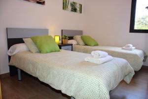 Posteľ alebo postele v izbe v ubytovaní Villa Sitges La Calma 10 minutes drive Sitges 2 minutes walk Garraf Park AC