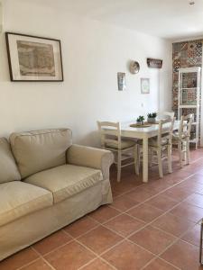 a living room with a couch and a table at Apartamento Turístico Catherine in Trujillo