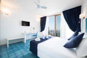 Postel nebo postele na pokoji v ubytování Hotel Sole Splendid + 37 fotografií