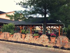 Vonkajšia záhrada v ubytovaní Hotel Zéta