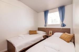 Łóżko lub łóżka w pokoju w obiekcie Camp San Antonio