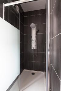 a shower in a bathroom with a bath tub at Zen et design, proche Cité Corsaire in Saint Malo